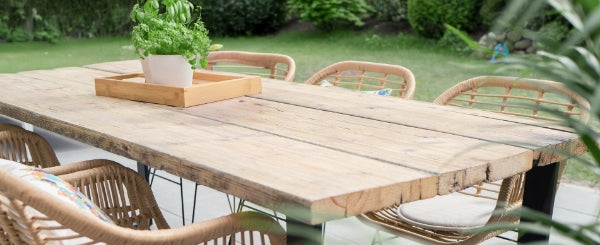 Outdoor-Möbel reinigen. So geht's!