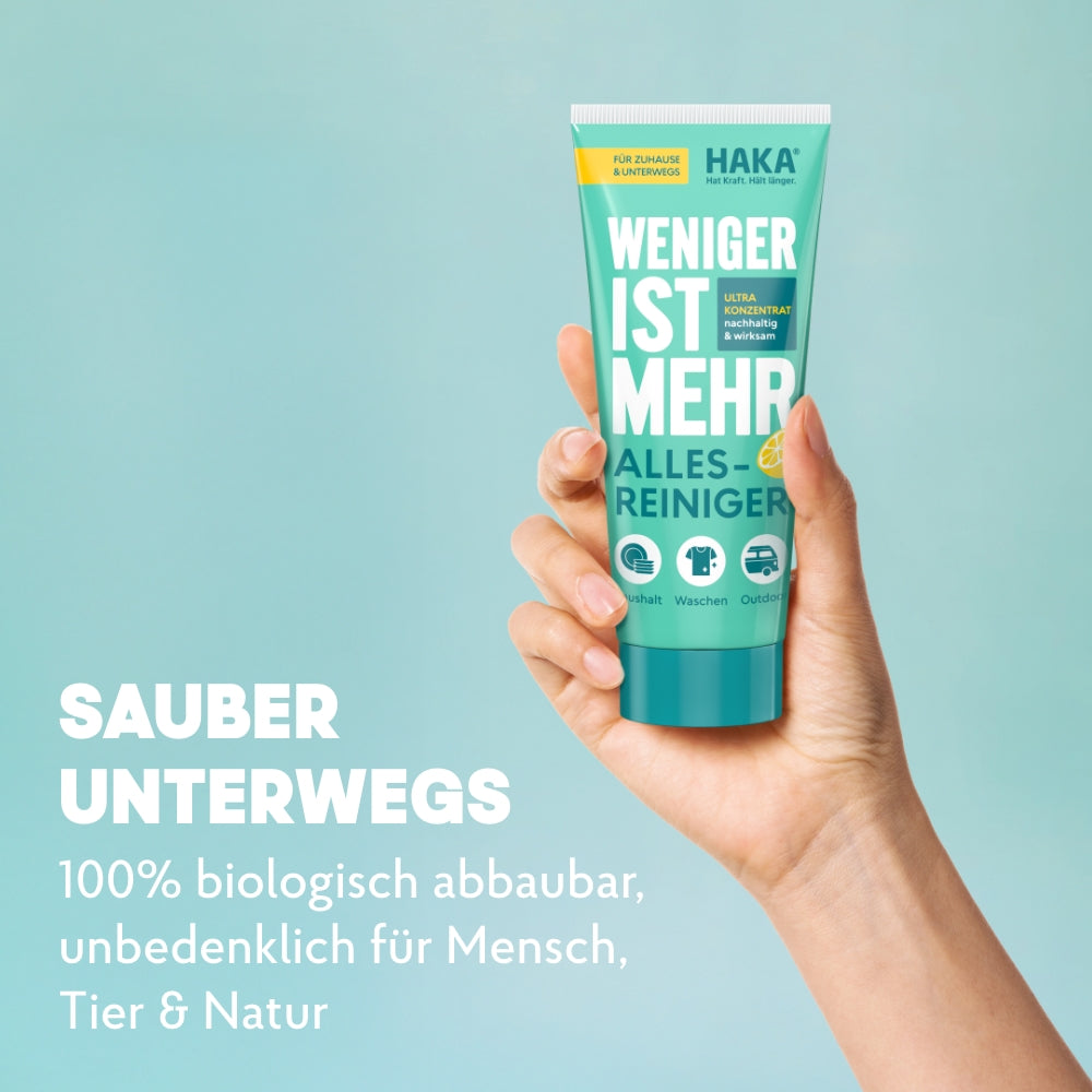 Allesreiniger To Go Tube in der Hand mit der Info biologisch abbaubar und unbedenklich