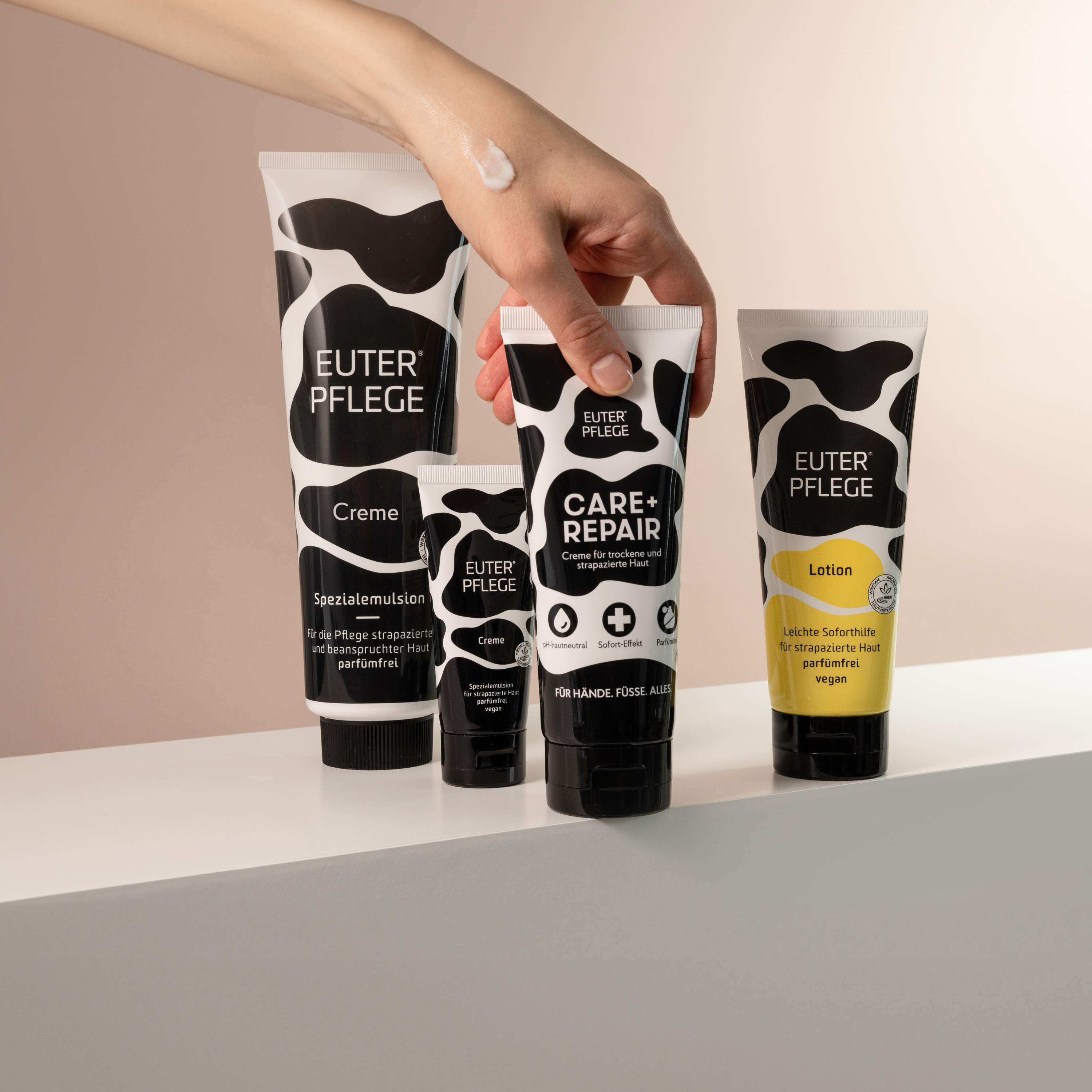 Verschiedene Größen Care + Repair Creme