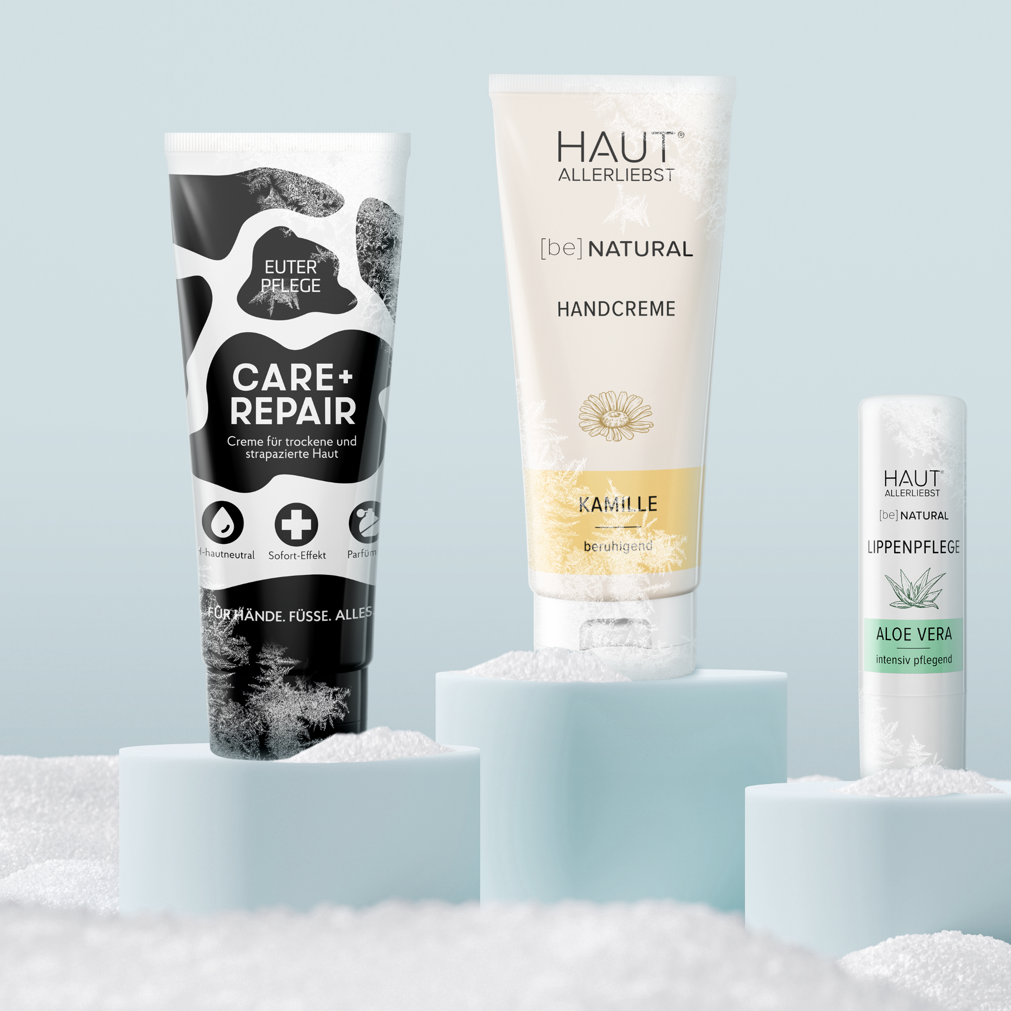 HAKA Produkte auf Sockel mit Kunstschnee