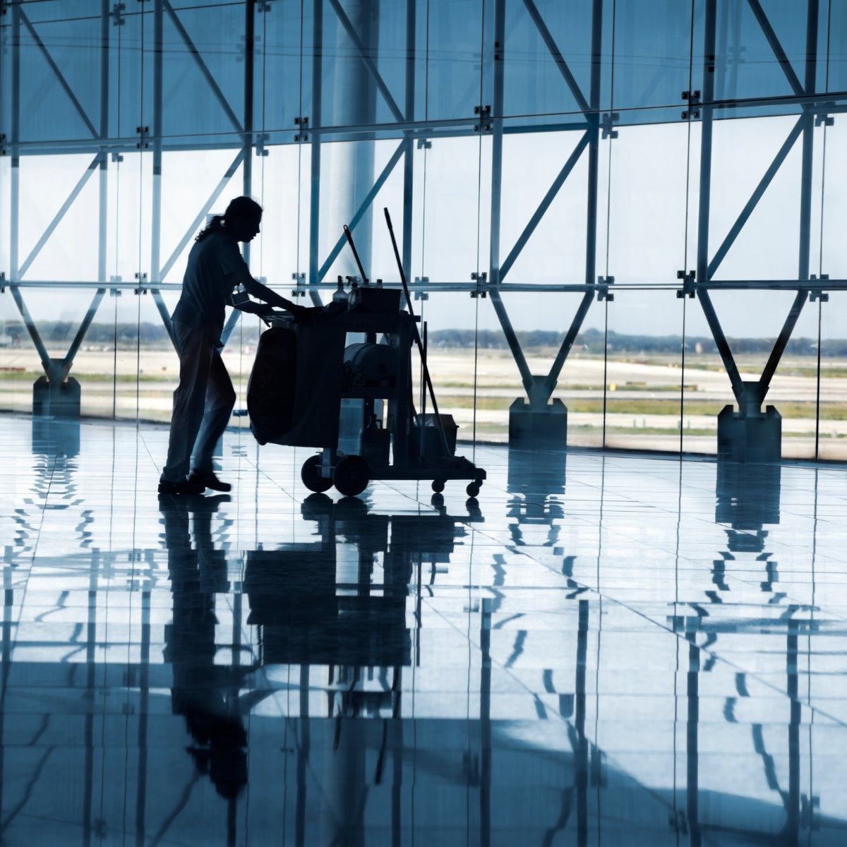 Reinigungskraft am Flughafen