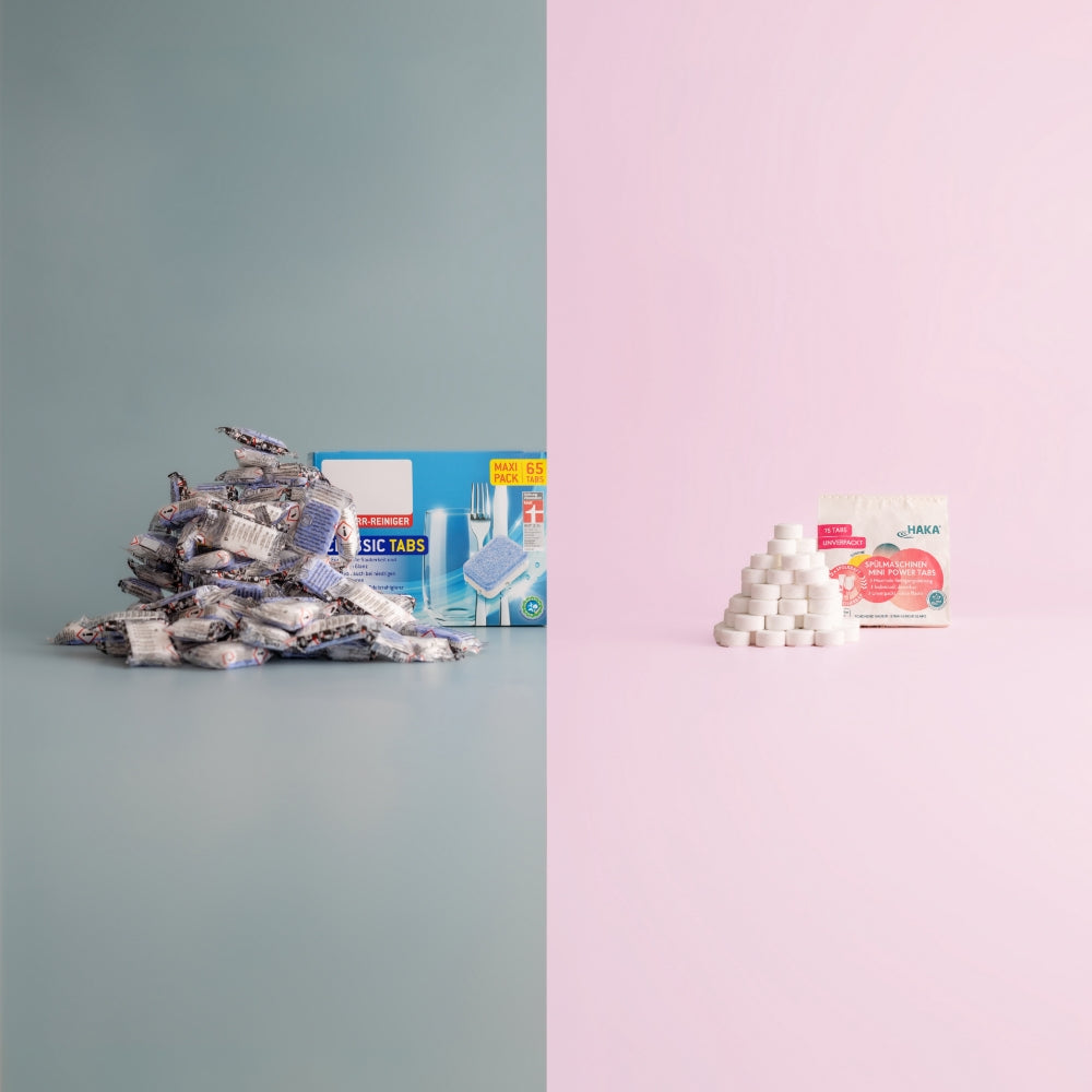Vergleich herkömmliche Spülmaschinen Tabs links und rechts HAKA Spülmaschinen Mini Power Tabs