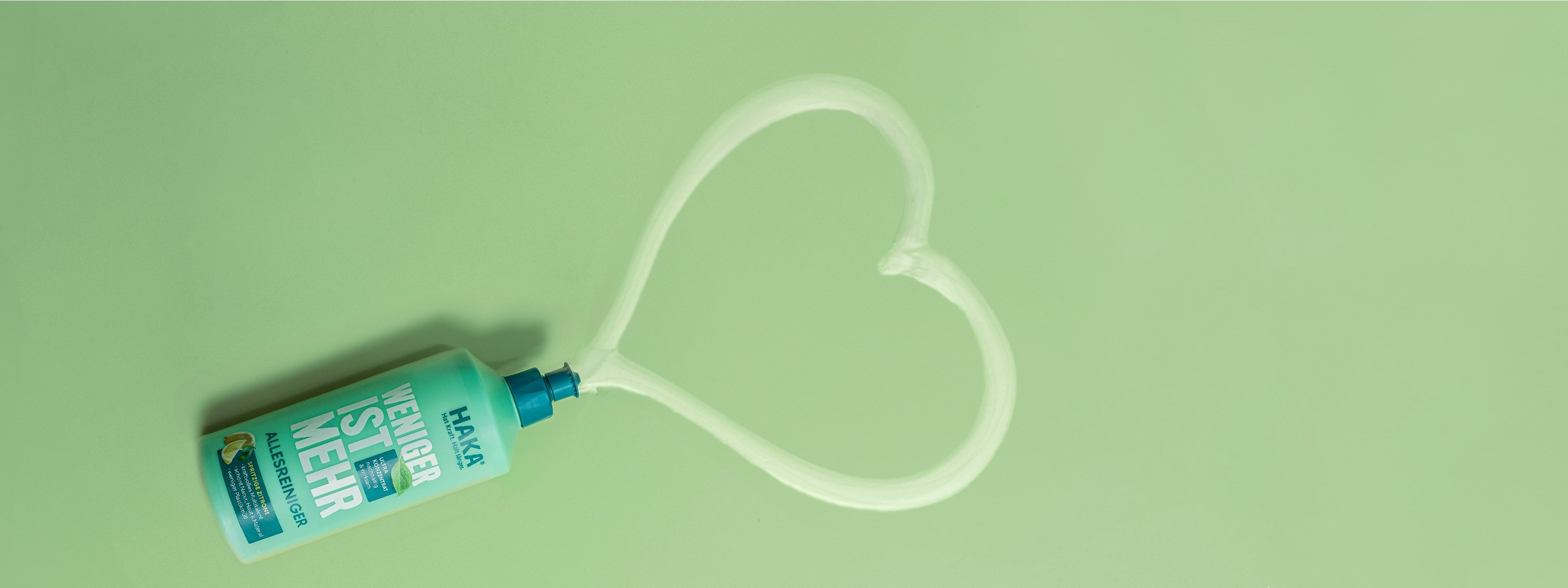 Herz aus Allesreiniger, was aus einer Flasche kommt.