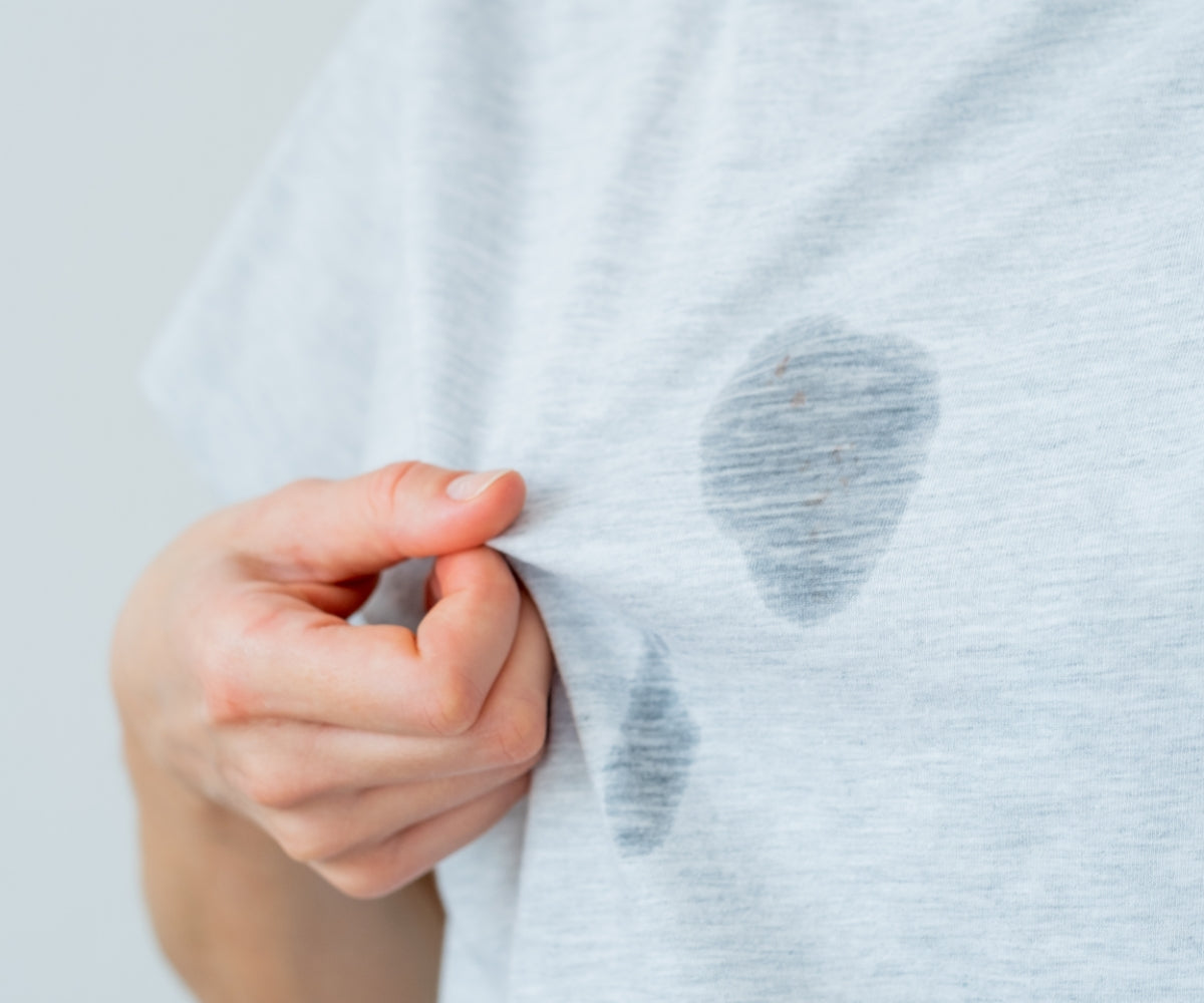 Fettfleck auf Pullover entfernen