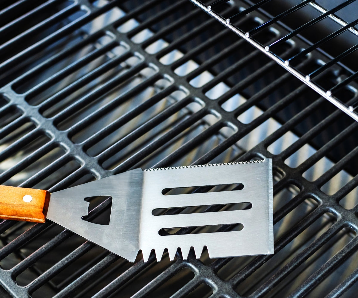 Grill und Grillzange