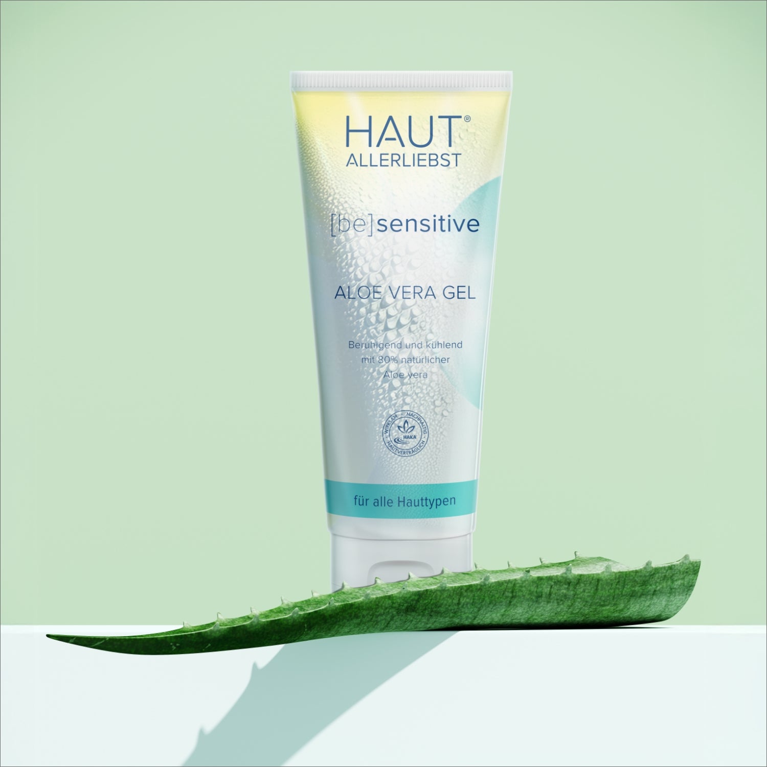 HAKA Aloe Vera Gel mit einem Aloe Vera Blatt
