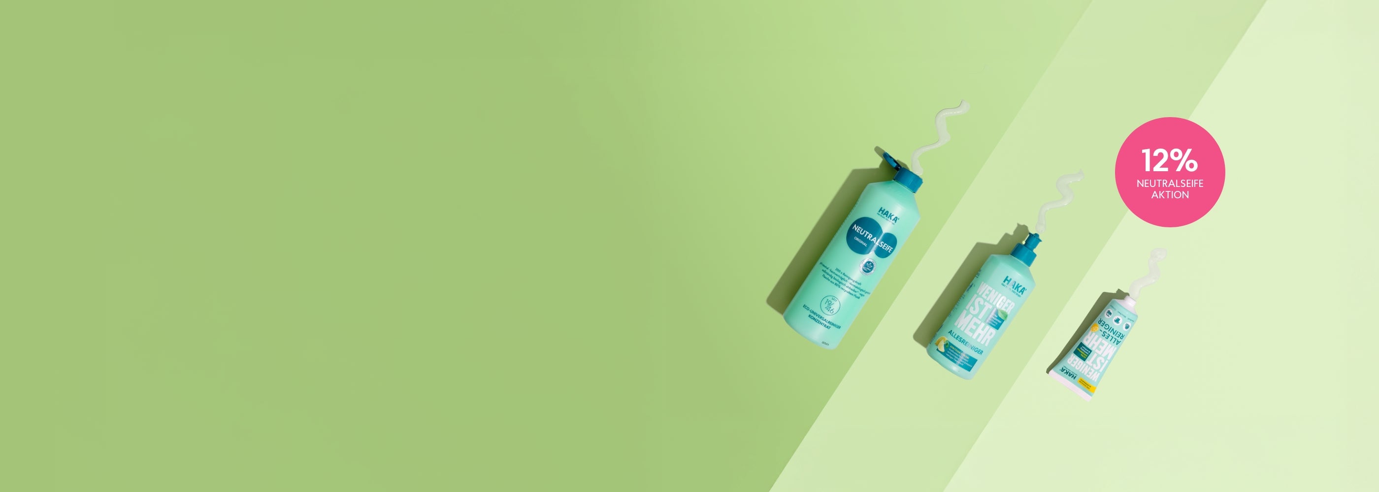 Neutralseife Flasche 1l, Allesreiniger 450ml und Allesreiniger to Go Tube liegen auf grünem Hintergrund mit Störer: 12% Aktion